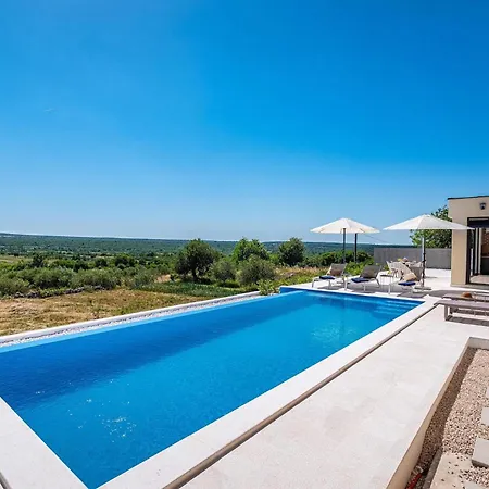 Mimi Zadar